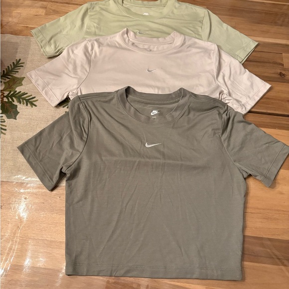 Nike Women's Sage Green Crop Top 3 pieces - Picture 3 of 7
